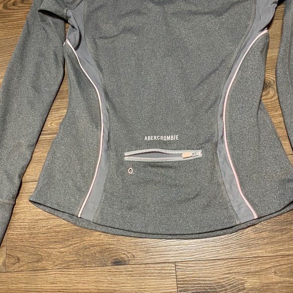Abercrombie & Fitch Active Quarter-Zip Top - Picture 7 of 9